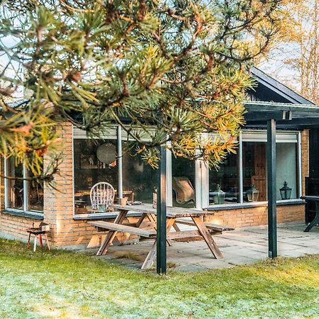 2 Person Holiday Home In Tarm Fjerbæk Esterno foto